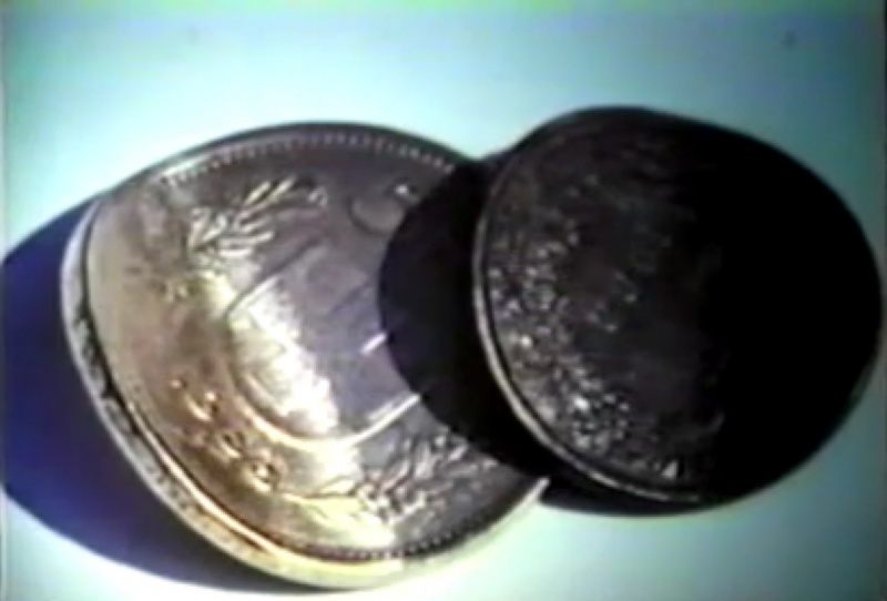 Ficheiro:Coinbending1.jpg