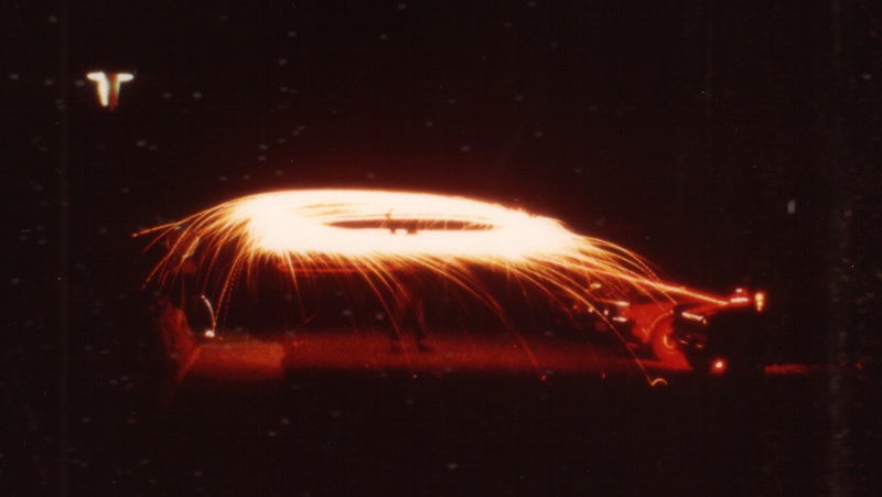 Ficheiro:Meier in fire circle.jpg