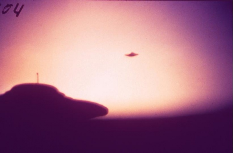 Ficheiro:InsideUfo 1.jpg